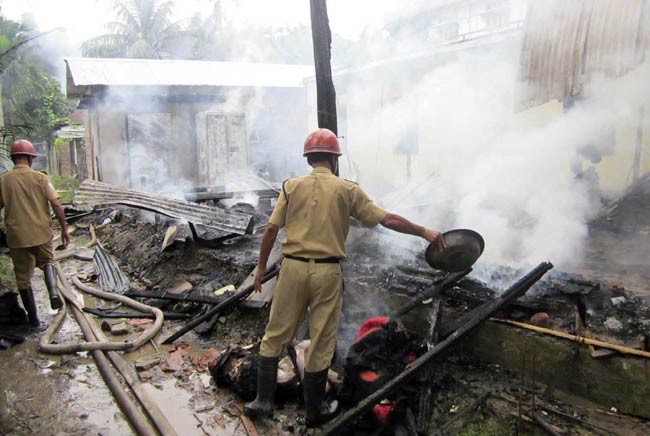 असम में जातीय हिंसा में लाखों हुए बेघर