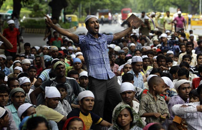 असम में जातीय हिंसा में लाखों हुए बेघर