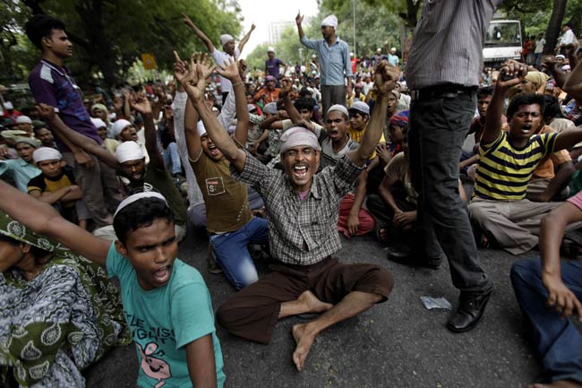 असम में जातीय हिंसा में लाखों हुए बेघर