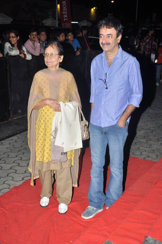 'बोल बच्‍चन' के बोल सुनने पहुंचा बॉलीवुड | देखें बोल बच्‍चन