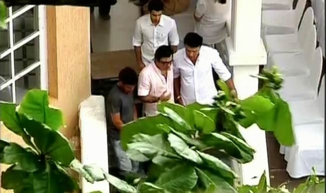 'काका' के अंतिम दर्शन को उमड़ा पूरा बॉलीवुड