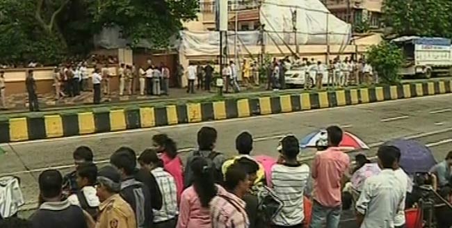 'काका' के अंतिम दर्शन को उमड़ा पूरा बॉलीवुड