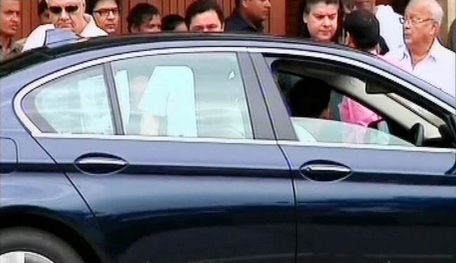 'काका' के अंतिम दर्शन को उमड़ा पूरा बॉलीवुड