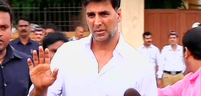 'काका' के अंतिम दर्शन को उमड़ा पूरा बॉलीवुड