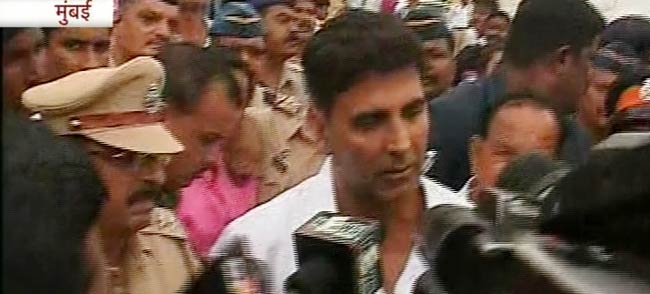 'काका' के अंतिम दर्शन को उमड़ा पूरा बॉलीवुड