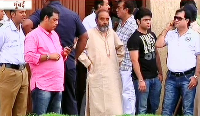 'काका' के अंतिम दर्शन को उमड़ा पूरा बॉलीवुड