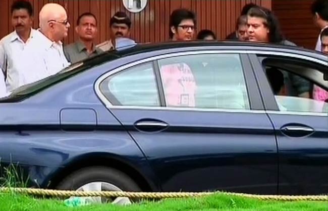 'काका' के अंतिम दर्शन को उमड़ा पूरा बॉलीवुड