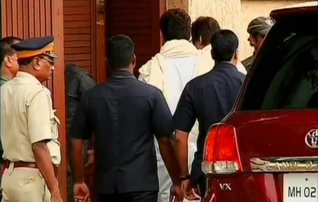 'काका' के अंतिम दर्शन को उमड़ा पूरा बॉलीवुड