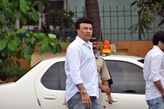 'काका' के अंतिम दर्शन को उमड़ा पूरा बॉलीवुड