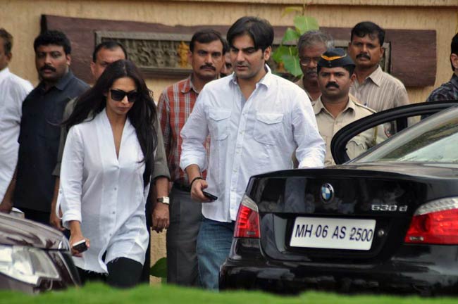 'काका' के अंतिम दर्शन को उमड़ा पूरा बॉलीवुड