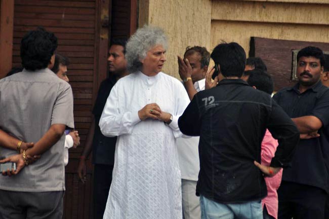 'काका' के अंतिम दर्शन को उमड़ा पूरा बॉलीवुड