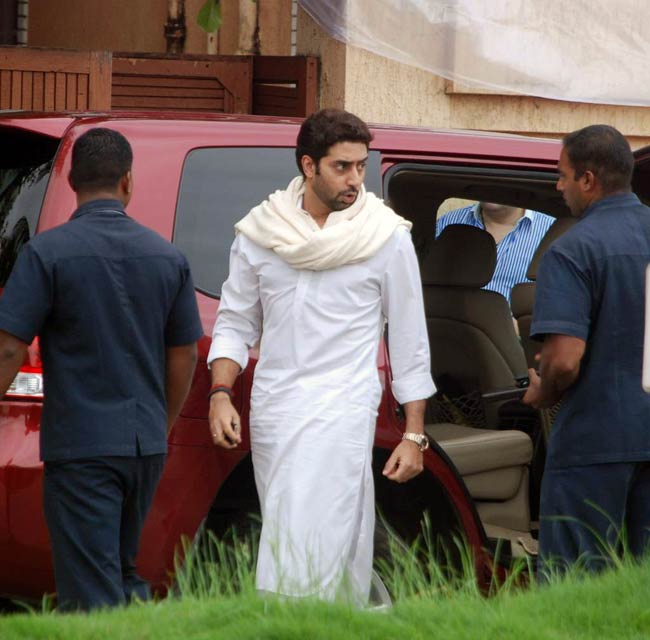 'काका' के अंतिम दर्शन को उमड़ा पूरा बॉलीवुड