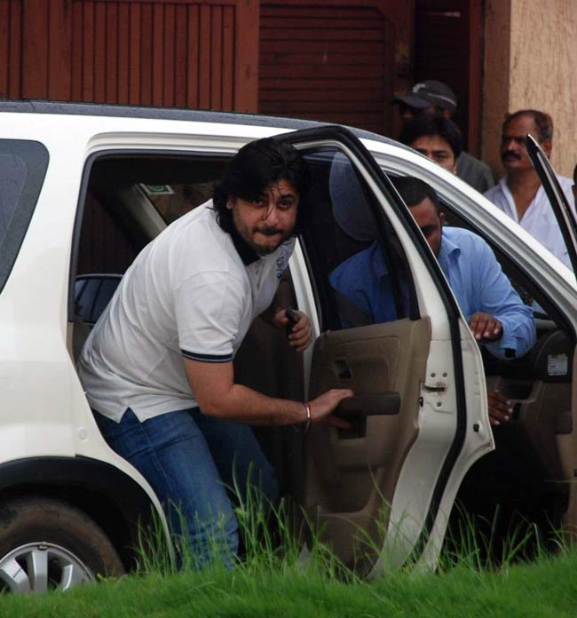 'काका' के अंतिम दर्शन को उमड़ा पूरा बॉलीवुड