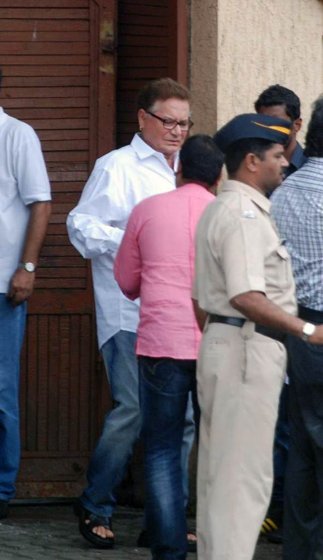 'काका' के अंतिम दर्शन को उमड़ा पूरा बॉलीवुड