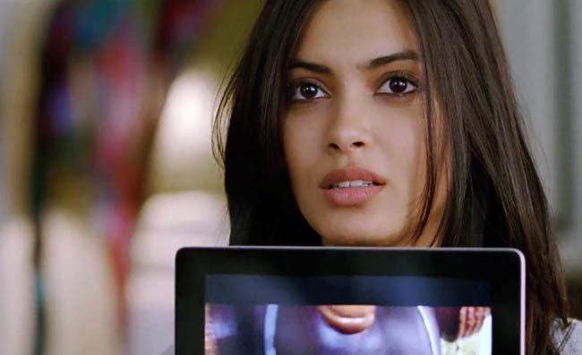 सैफ-दीपिका की 'कॉकटेल' का फर्स्ट लुक  | प्रमोशन पर जुटे सितारे