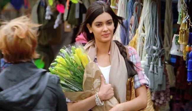 सैफ-दीपिका की 'कॉकटेल' का फर्स्ट लुक  | प्रमोशन पर जुटे सितारे