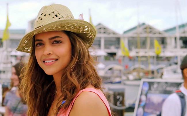 सैफ-दीपिका की 'कॉकटेल' का फर्स्ट लुक  | प्रमोशन पर जुटे सितारे