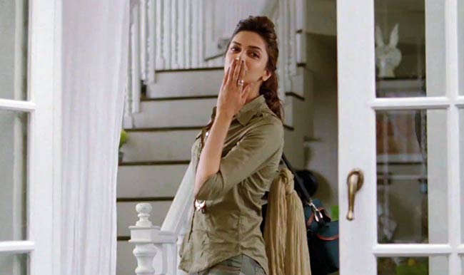 सैफ-दीपिका की 'कॉकटेल' का फर्स्ट लुक  | प्रमोशन पर जुटे सितारे