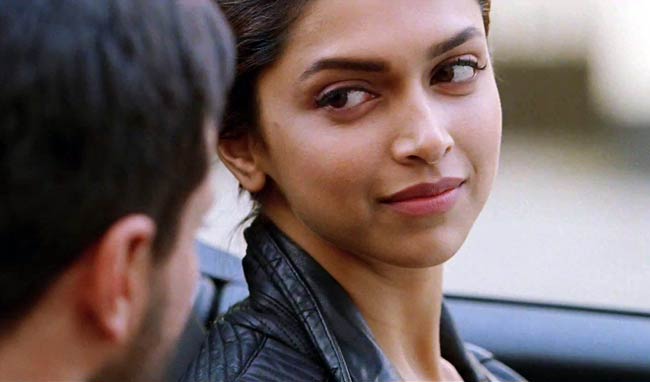 सैफ-दीपिका की 'कॉकटेल' का फर्स्ट लुक  | प्रमोशन पर जुटे सितारे