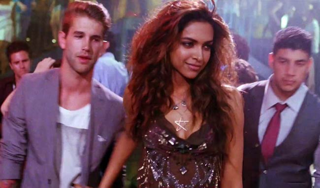 सैफ-दीपिका की 'कॉकटेल' का फर्स्ट लुक  | प्रमोशन पर जुटे सितारे