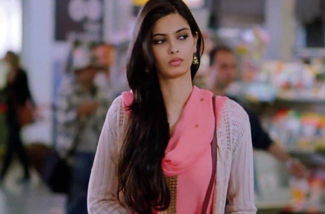 सैफ-दीपिका की 'कॉकटेल' का फर्स्ट लुक  | प्रमोशन पर जुटे सितारे