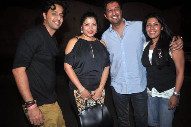 हिट रहा 'कॉकटेल' फार्मूला, पार्टी में झूमे सितारे | फर्स्‍ट लुक