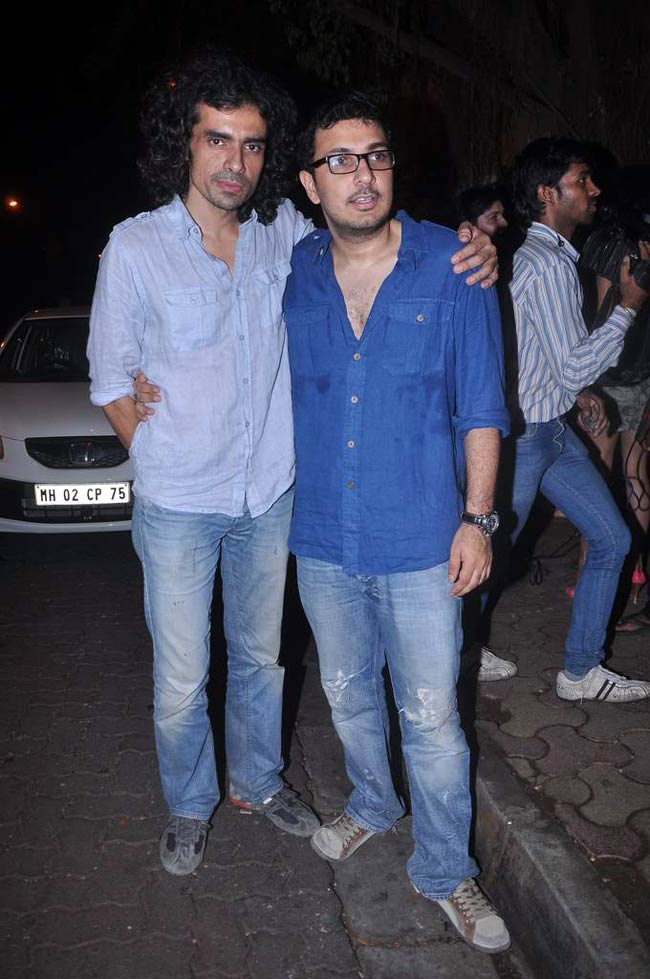 हिट रहा 'कॉकटेल' फार्मूला, पार्टी में झूमे सितारे | फर्स्‍ट लुक