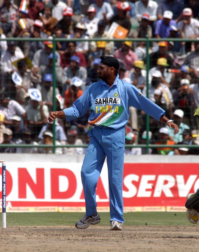 टीम इंडिया के 'टर्बनेटर' को 100वें टेस्ट की बधाई | सचिन पर विशेष