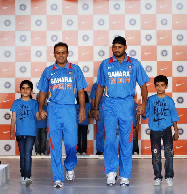 टीम इंडिया के 'टर्बनेटर' को 100वें टेस्ट की बधाई | सचिन पर विशेष