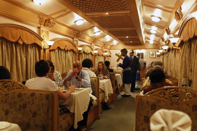 डेक्कन ओडिसी में करें शाही सफर