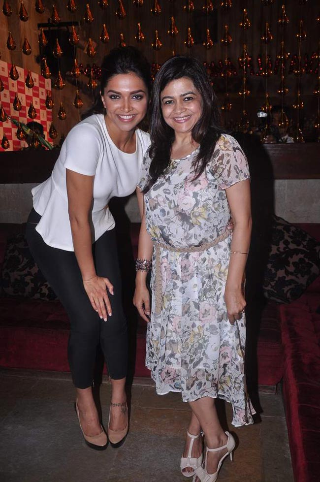 मैगजीन के अनावरण पर दीपिका पादुकोण | दीपिका के जलवे