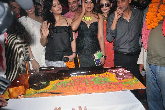 ‘गैंग्स ऑफ वासेपुर’ की सक्सेस पार्टी का धमाल  | कान्‍स में 'गैंग्स...