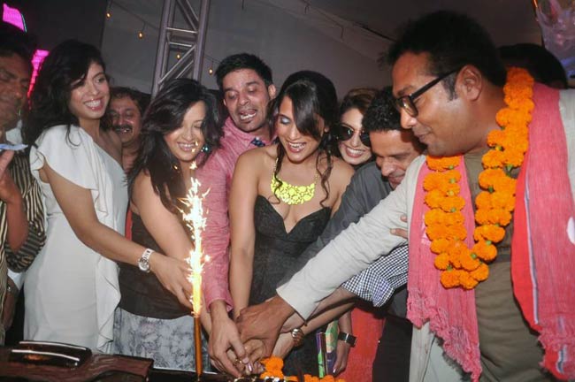 ‘गैंग्स ऑफ वासेपुर’ की सक्सेस पार्टी का धमाल  | कान्‍स में 'गैंग्स...