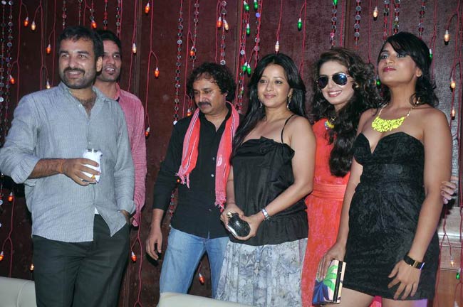 ‘गैंग्स ऑफ वासेपुर’ की सक्सेस पार्टी का धमाल  | कान्‍स में 'गैंग्स...