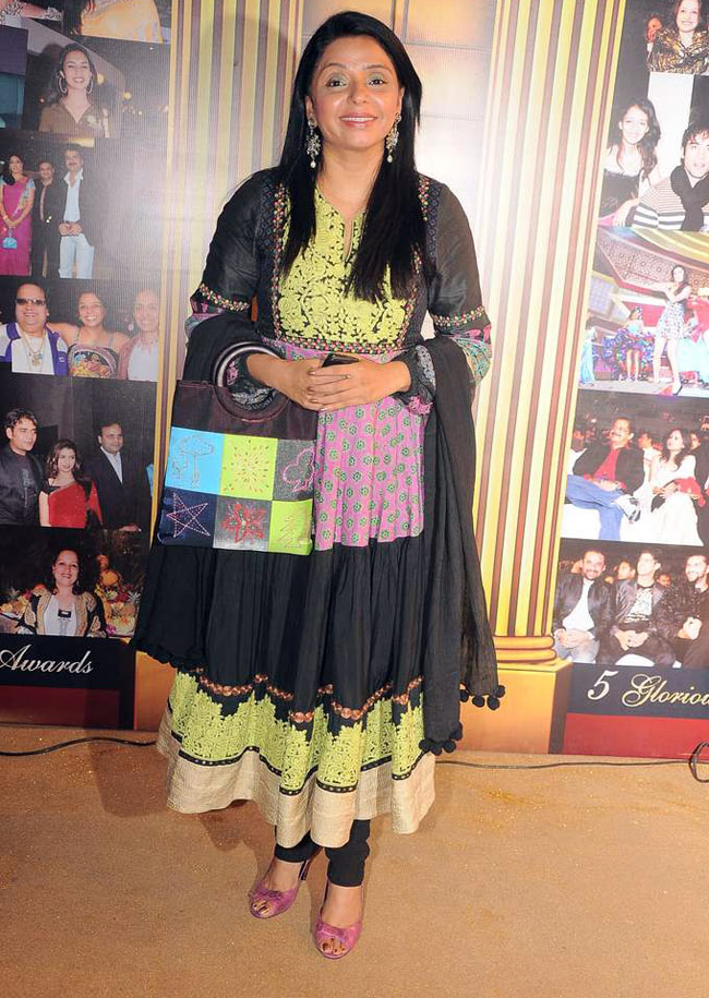 सितारों से रोशन हुआ गोल्‍ड अवार्ड समारोह | सेक्‍सी शख्सियत