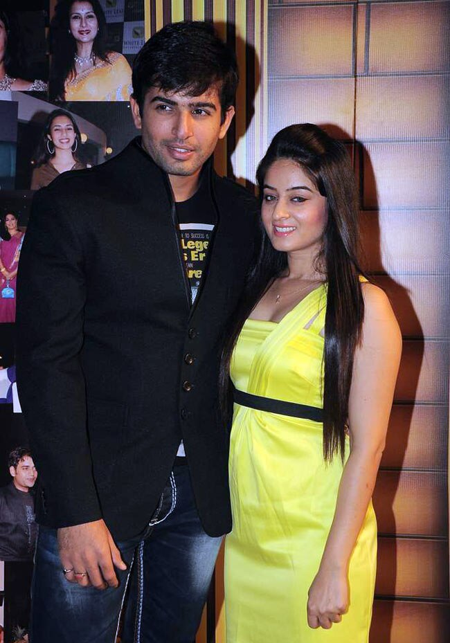 सितारों से रोशन हुआ गोल्‍ड अवार्ड समारोह | सेक्‍सी शख्सियत