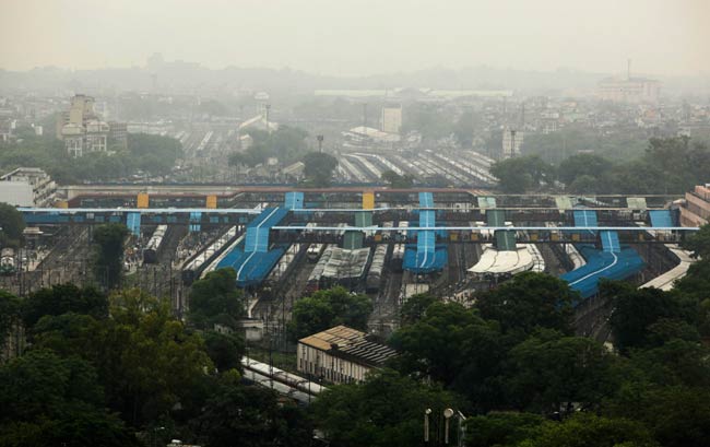 तस्वीरों में देखें कैसे ग्रिड फेल होने से थमी राजधानी की रफ्तार