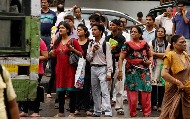 तस्वीरों में देखें कैसे ग्रिड फेल होने से थमी राजधानी की रफ्तार