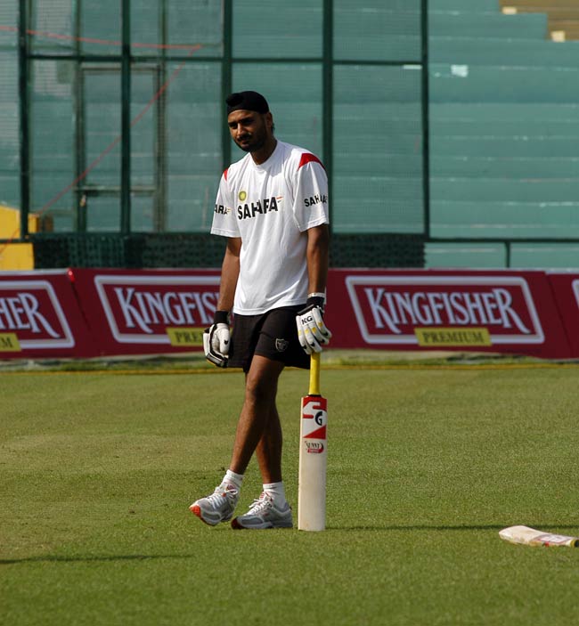 टीम इंडिया के 'टर्बनेटर' को 100वें टेस्ट की बधाई | सचिन पर विशेष