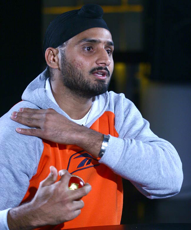 टीम इंडिया के 'टर्बनेटर' को 100वें टेस्ट की बधाई | सचिन पर विशेष