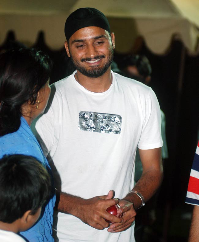 टीम इंडिया के 'टर्बनेटर' को 100वें टेस्ट की बधाई | सचिन पर विशेष