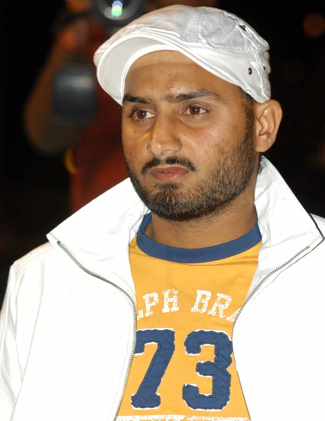 टीम इंडिया के 'टर्बनेटर' को 100वें टेस्ट की बधाई | सचिन पर विशेष