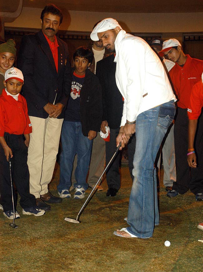 टीम इंडिया के 'टर्बनेटर' को 100वें टेस्ट की बधाई | सचिन पर विशेष