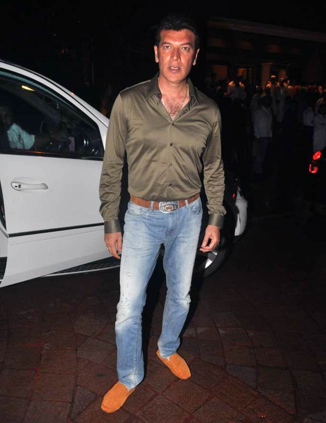 इफ्तार पार्टी में दिखे सलमान और संजय | सलमान पर विशेष