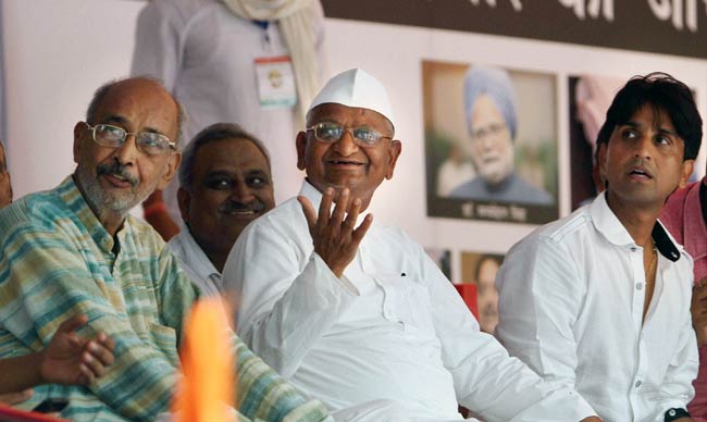 टीम अन्ना के अनशन के पहले दिन की तस्वीरें | अनशन LIVE