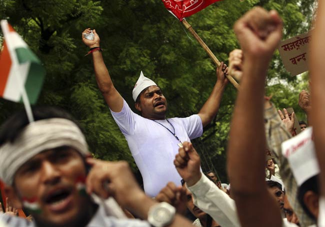 टीम अन्ना के अनशन के पहले दिन की तस्वीरें | अनशन LIVE