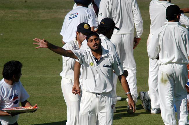 टीम इंडिया के 'टर्बनेटर' को 100वें टेस्ट की बधाई | सचिन पर विशेष