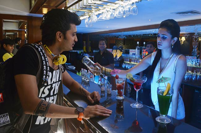 'क्या सुपर कूल हैं हम' का फर्स्‍ट लुक | फिल्म का प्रमोशन