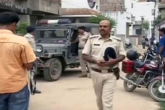 10 जुलाई 2012: तस्वीरों में दिनभर की बड़ी खबरें | पढ़ें