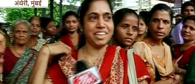 मुंबई की लाइफलाइन ठप्‍प, जहां-तहां फंसे यात्री